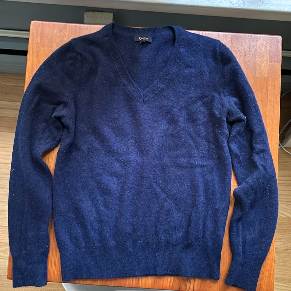 Quince women’s Mongolian cashmere v-neck navy sweater